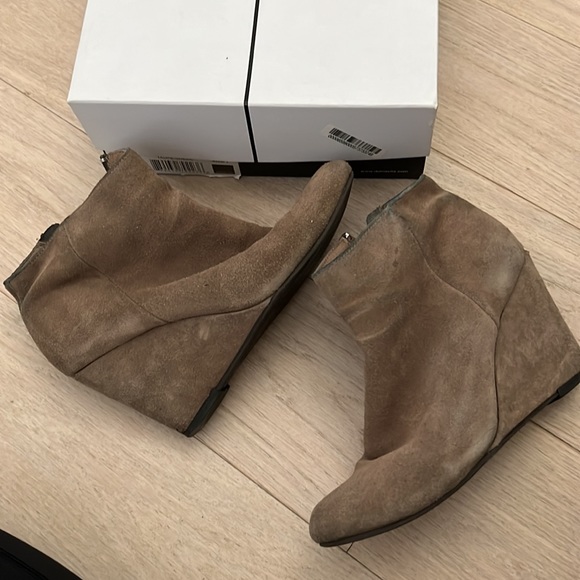 Dolce Vita taupe suede wedge bootie - size 7 - Picture 6 of 8